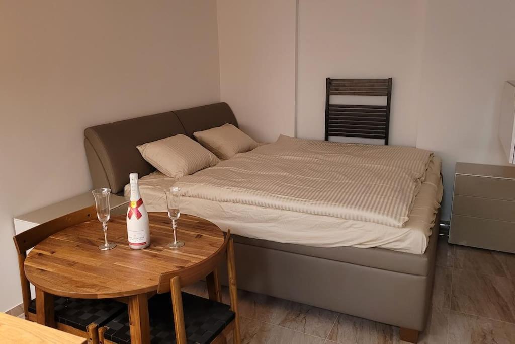 Luxusni Apartman Nedaleko Centra Prag Exteriör bild