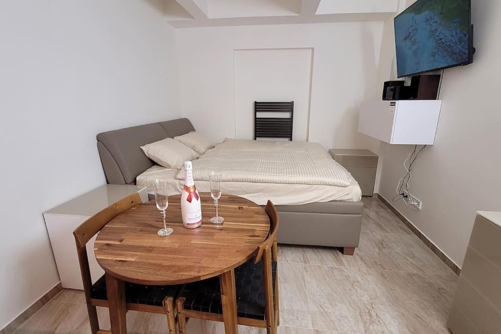 Luxusni Apartman Nedaleko Centra Prag Exteriör bild
