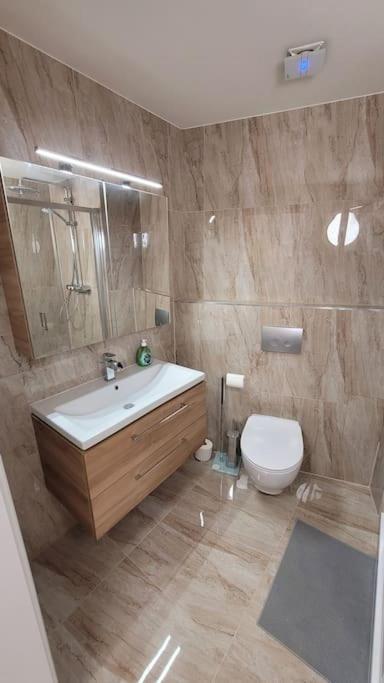 Luxusni Apartman Nedaleko Centra Prag Exteriör bild