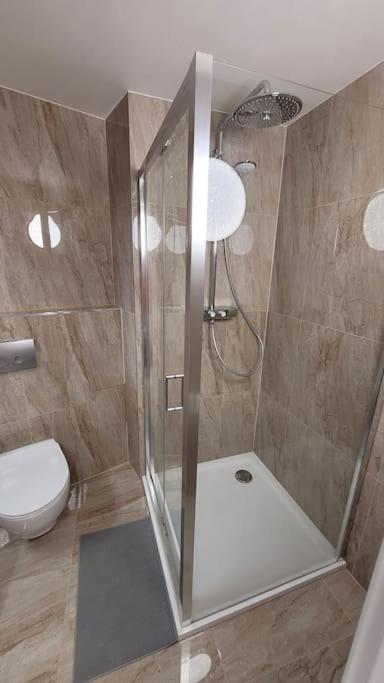 Luxusni Apartman Nedaleko Centra Prag Exteriör bild