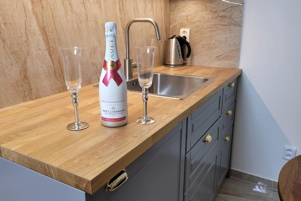 Luxusni Apartman Nedaleko Centra Prag Exteriör bild